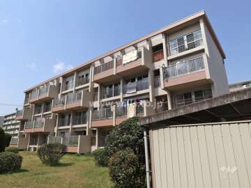 猪子石南住宅8号棟の外観(南東側から)