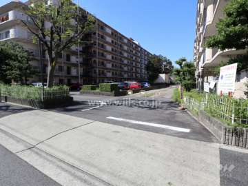 駐車場出入り口