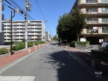 敷地西側前面道路
