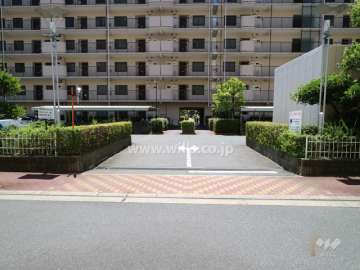 駐車場出入り口