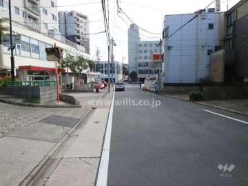 敷地南側の前面道路