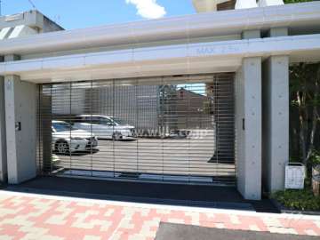 駐車場出入り口(リングシャッター付き)