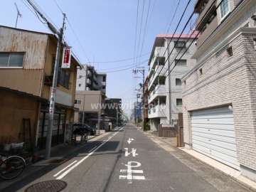敷地南側の前面道路