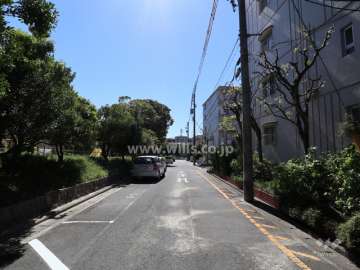 敷地の東側前面道路（北側から）