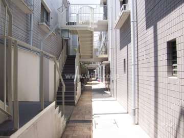 敷地内の廊下
