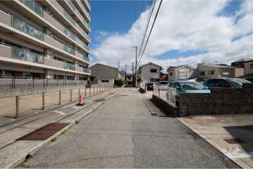 敷地南側の前面道路