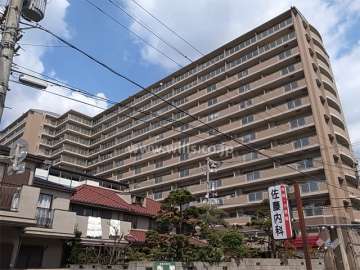 モンセーヌ蛍池ステーションサイドＢ棟（ルシオーレ蛍池B棟）の外観（南側から）
