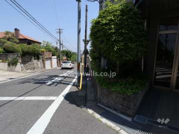 敷地北側の前面道路