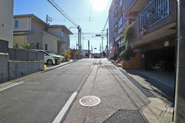敷地東側の前面道路