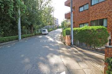 敷地南東側の前面道路