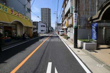 敷地南側の前面道路