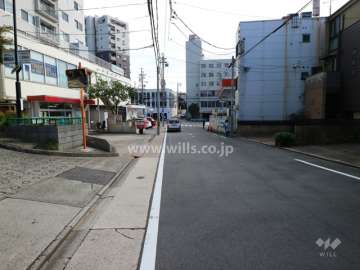 敷地南側の前面道路