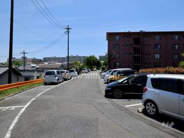 敷地の東側前面道路（北側から）