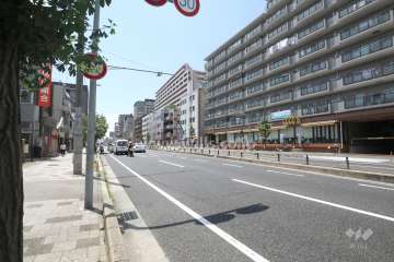 南側前面道路（東側から）