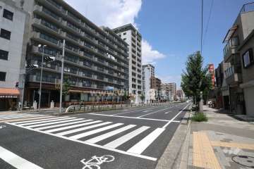 南側前面道路（西側から）