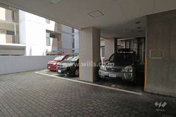 屋内平面式・屋外平面式の駐車場