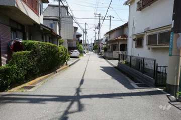敷地北側の前面道路