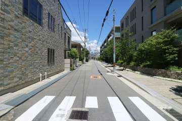 敷地西側の前面道路（北方向）