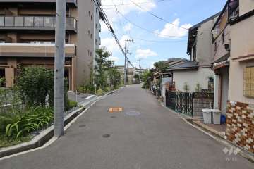 敷地東側の前面道路