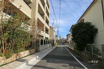 敷地南側の前面道路