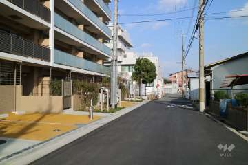 敷地の南東側前面道路