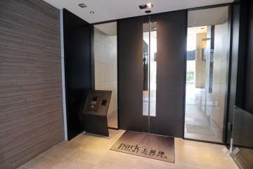 エントランスはオートロック付きです。