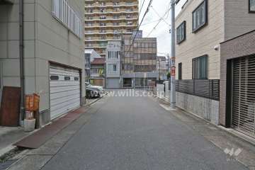 敷地南側の前面道路（東側から）
