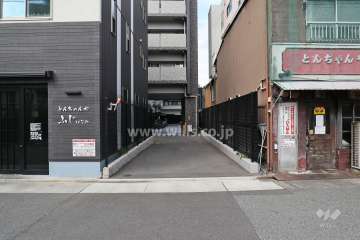 駐車場出入り口