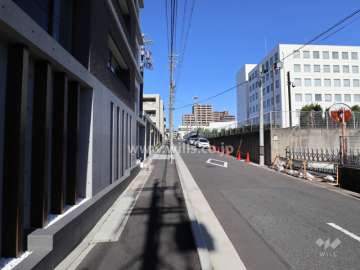 敷地東側の前面道路