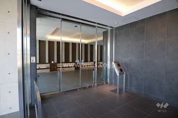 エントランスはオートロック付きです。