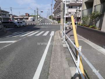 敷地南側の前面道路