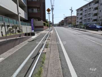 敷地南側の前面道路