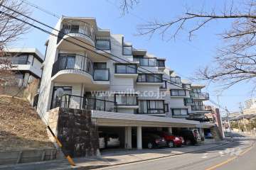 集合邸宅西里の外観(東側から)