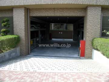 建物1階にある敷地内駐車場