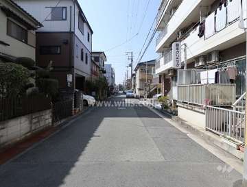 周辺はマンション、ハイツ、一戸建てなどが立ち並ぶ区画の整った住宅地です。