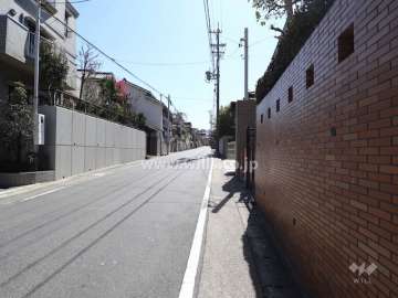 敷地東側の前面道路