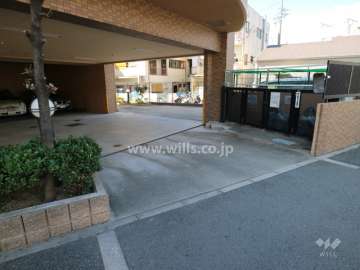 駐車場出入り口