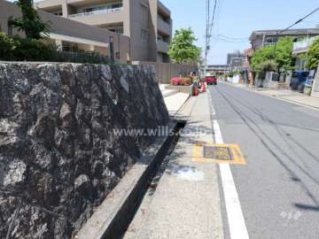 敷地北東側の前面道路