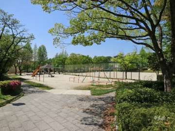 敷地西側の植園公園