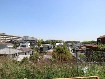 ヴィラス星ヶ丘の森の遠景(西側から撮影)