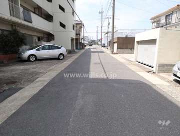 敷地北側の前面道路