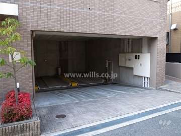 建物1階部分にある敷地内駐車場（機械式）