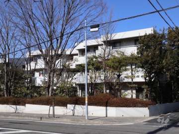 サンマンション東山元町B棟の外観（南東側から）