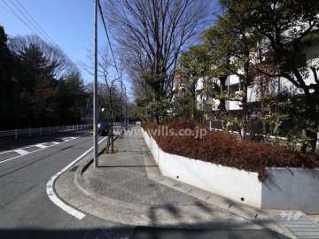 敷地南側の前面道路