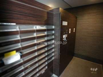 サウスコート南東側にある敷地内駐車場（屋外平面式）