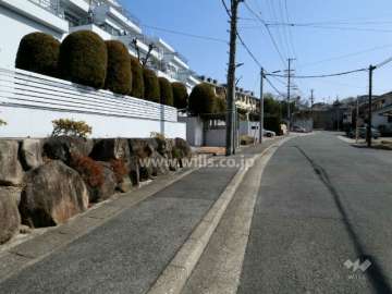 敷地南側の前面道路