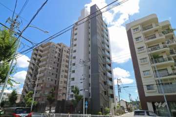 パークナード覚王山の外観(南西側から)