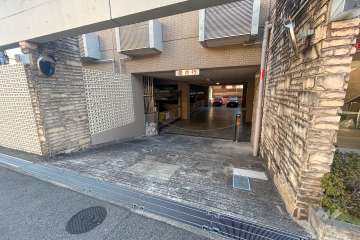 駐車場の出入り口
