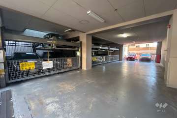 敷地内駐車場（屋内機械式）