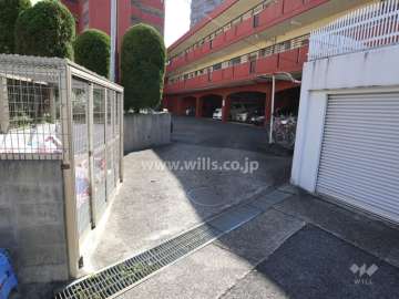 北東側駐車場出入り口